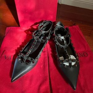 Velentino Noir Rockstud cage flats